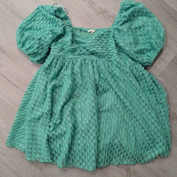 Textured Green Dress with Puff Sleeves - Picture 1 of 1